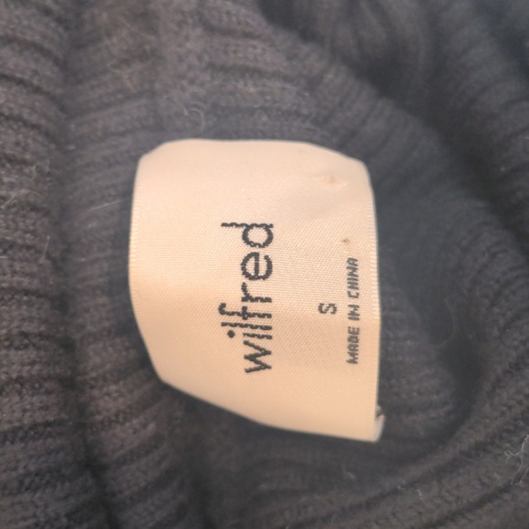Wilfred Cropped Turtleneck - Picture 9 of 11